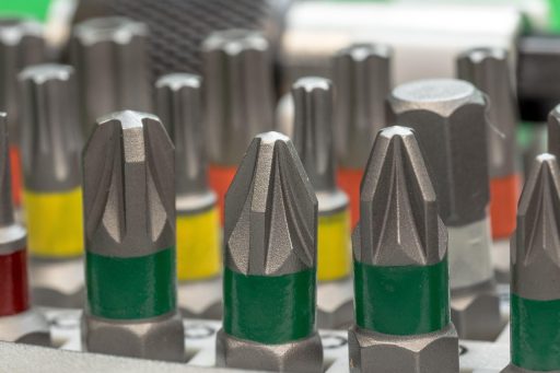 Wera bits assortiment met verschillende schroefprofielen zoals Pozidriv, Torx en Phillips naast elkaar